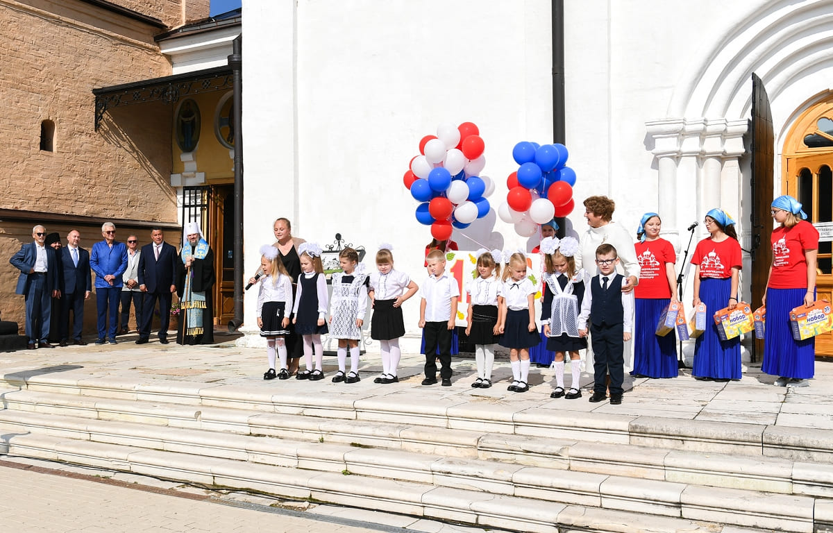 Игорь Руденя и Виктор Христенко поздравили старицких первоклассников с предстоящим началом учебного года Фото: правительство Тверской области Игорь Руденя и Виктор Христенко поздравили старицких первоклассников с предстоящим началом учебного года Фото: правительство Тверской области
