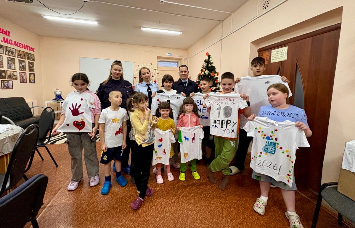 Полицейский Дед Мороз поздравил юных ржевитян в социально-реабилитационном центре - новости Афанасий