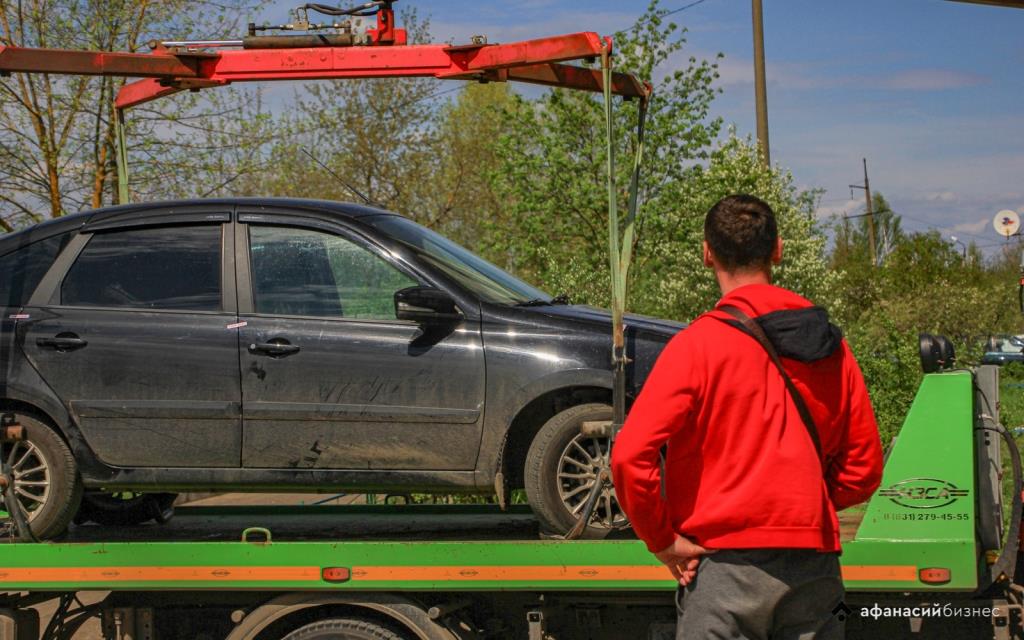 Об эвакуации авто на штрафстоянку предложили предупреждать на «Госуслугах»  