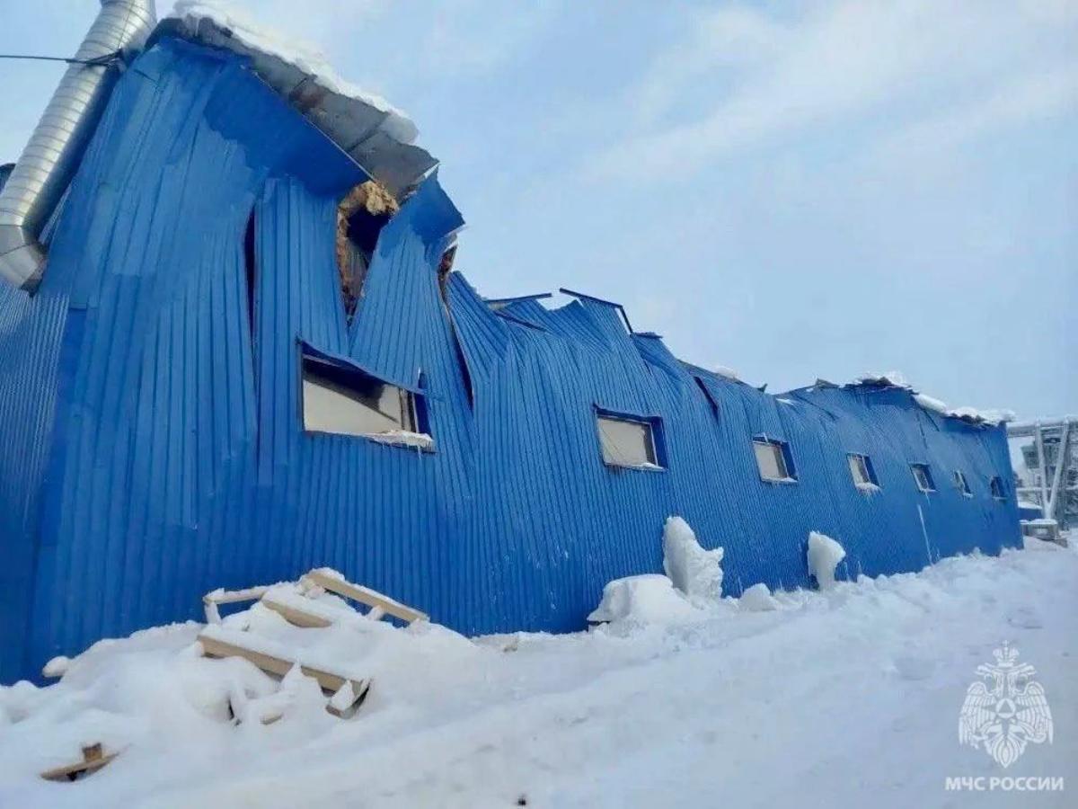 В Твери из-за снега обрушилась крыша производственного цеха Фото: МЧС