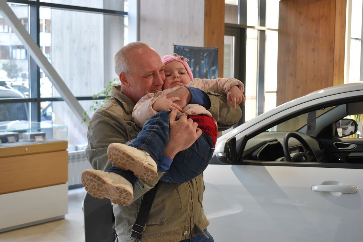 В Тверской области второй автомобиль на викторине «Большая семья – тверская традиция» выиграл многодетный слесарь ТВЗ из Твери - новости Афанасий