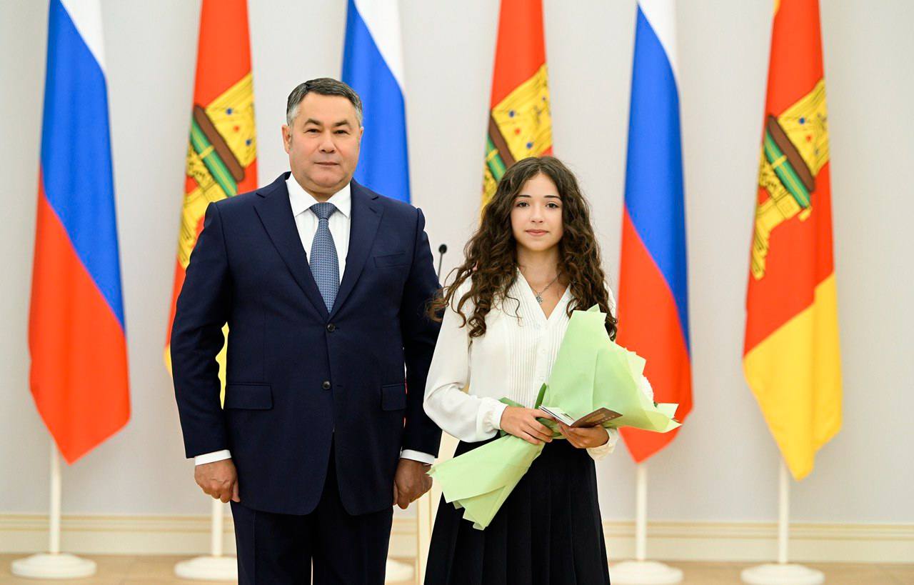 Губернатор Игорь Руденя в День Государственного флага России вручил награды  - новости Афанасий