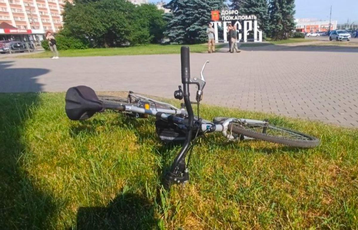 В Твери женщину увезли в больницу после ДТП с велосипедом