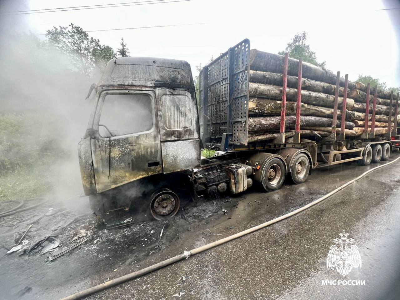 Под Торжком спасатели потушили лесовоз