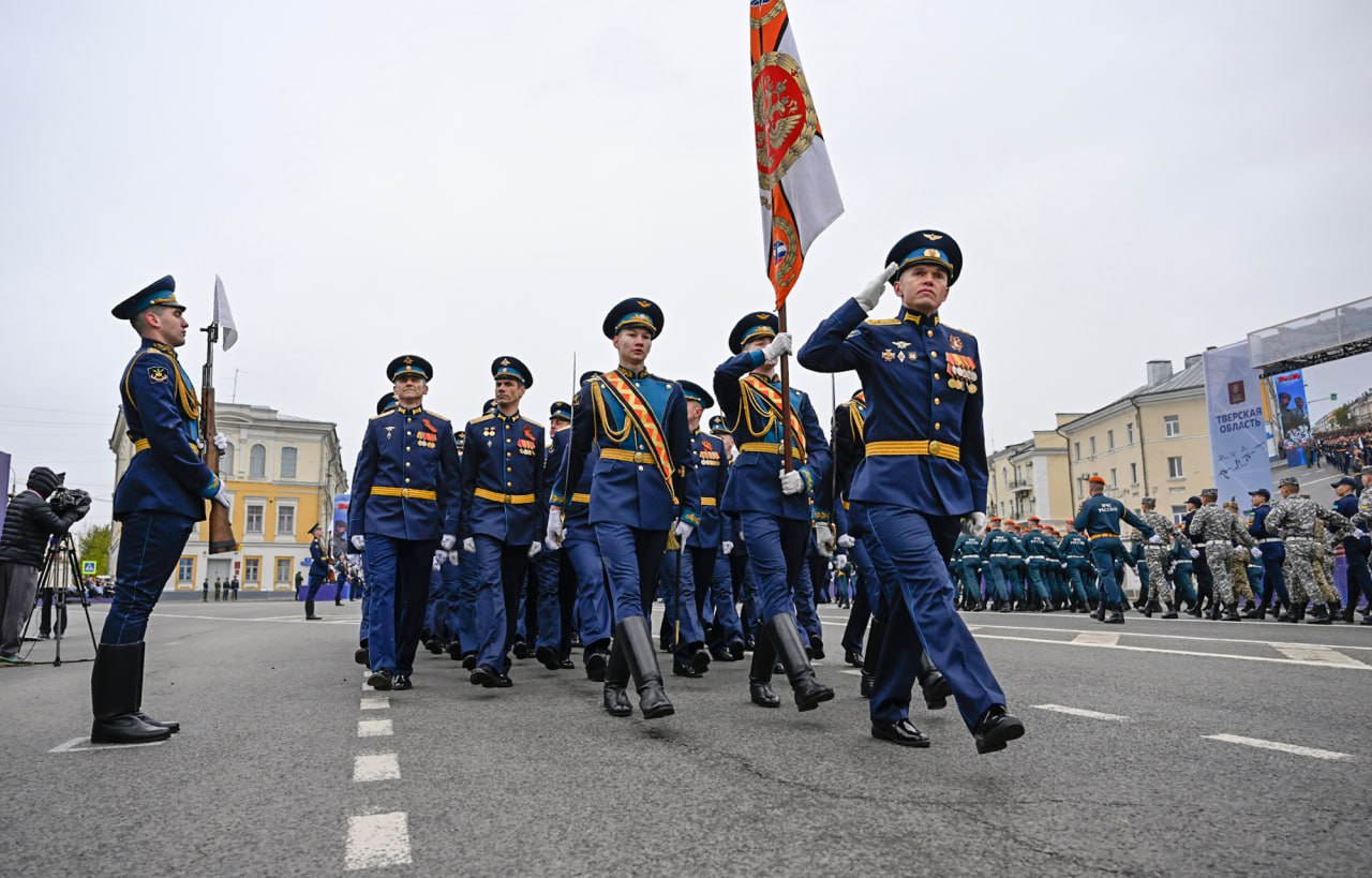 В Твери прошел парад войск и техники в честь 80-летия Победы - новости Афанасий