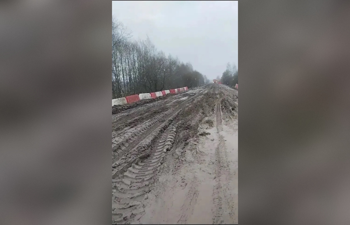 Жители деревни под Тверью пожаловались на отсутствие дороги Фото: соцмедиа;
Видео: Татьяна Фокс / соцмедиа