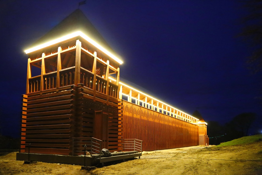 Лисья башня торопецкого кремля стала самым большим арт-объектом в Тверской области Фото: 
Виталий Тузов, публикуется с разрешения автора 