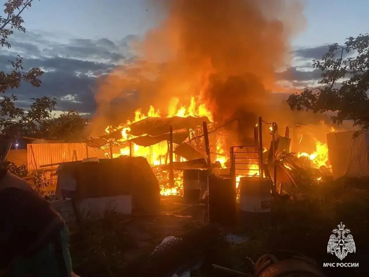 В Удомельском округе сгорел дачный дом Фото, видео: МЧС
