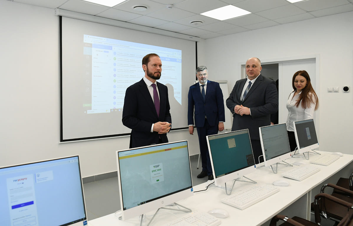 Виталий Королев: «Кимрский филиал – это образец развития системы МФЦ Тверской области» Фото предоставлено правительством Тверской области