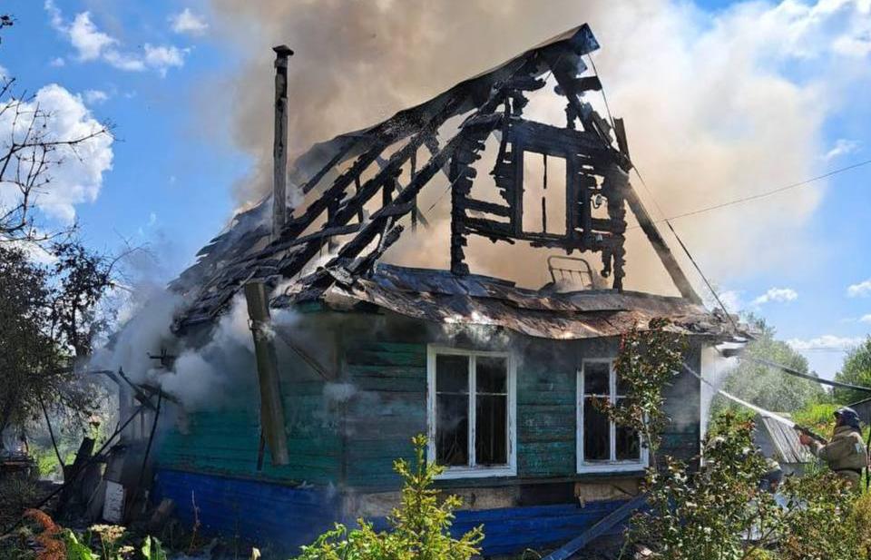 В Бежецке сгорел дом Фото: ГУ МЧС России по Тверской области