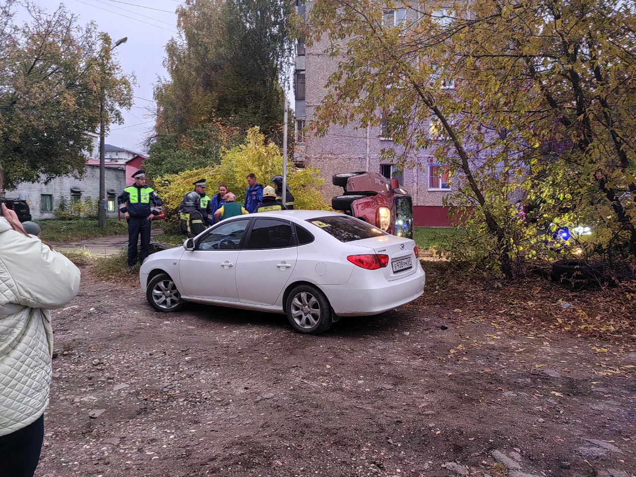 В Твери  автовладелица устроила перевертыш на парковке, перепутав педали - новости Афанасий