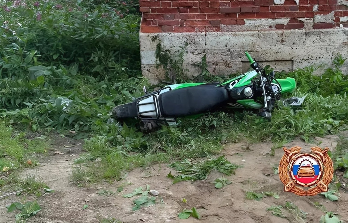 В Бежецке мотоциклист вылетел с дороги и врезался в дом - новости Афанасий