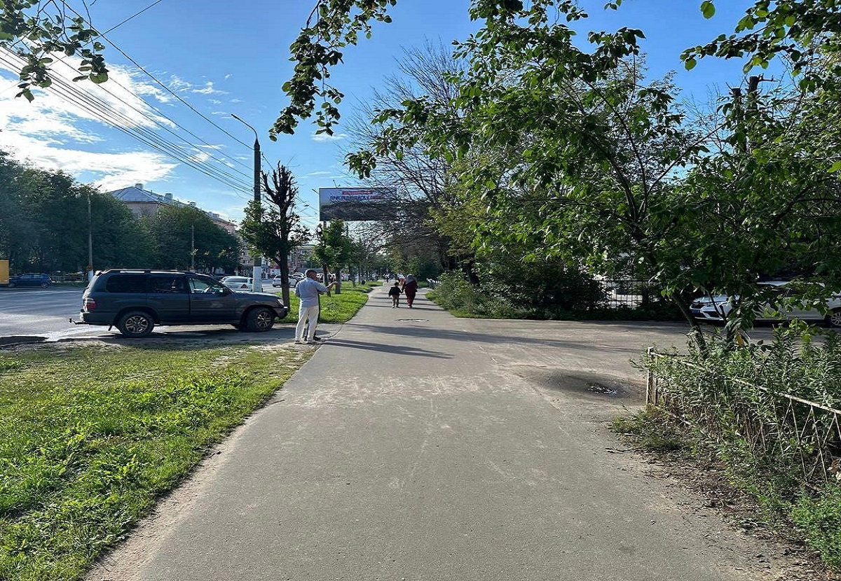 В Твери «Тойота», двигаясь задним ходом,  сбила пенсионерку Фото: Тверская Госавтоинспекция