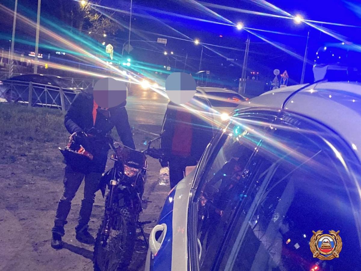 В Твери сотрудники ДПС остановили двух нарушителей на питбайках Фото: ГАИ