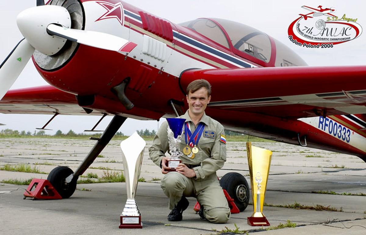 Погибший при крушении вертолета в Тверской области Александр Курылев совершил трансатлантический перелет и спасал людей Фото: 
Федерация вертолетного спорта России, 
Григорий Сергеев