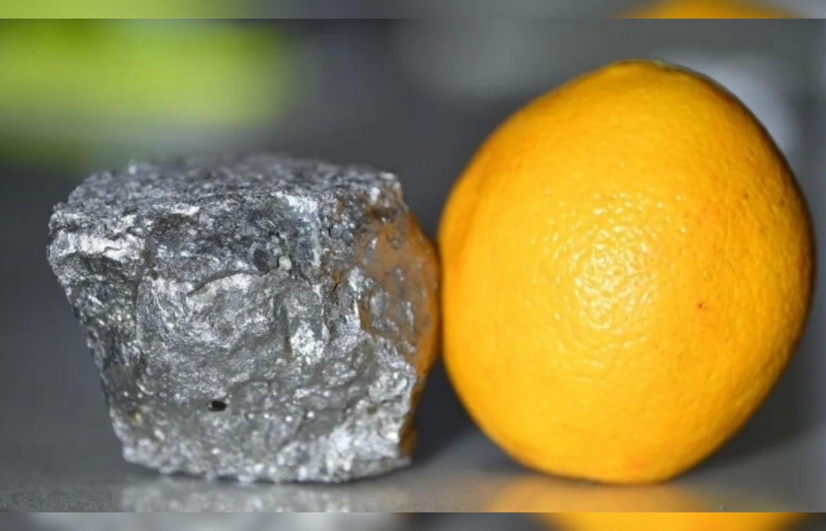 За 40 миллионов продается кусок метеорита, якобы найденный в Торжокском районе Фото: Avito