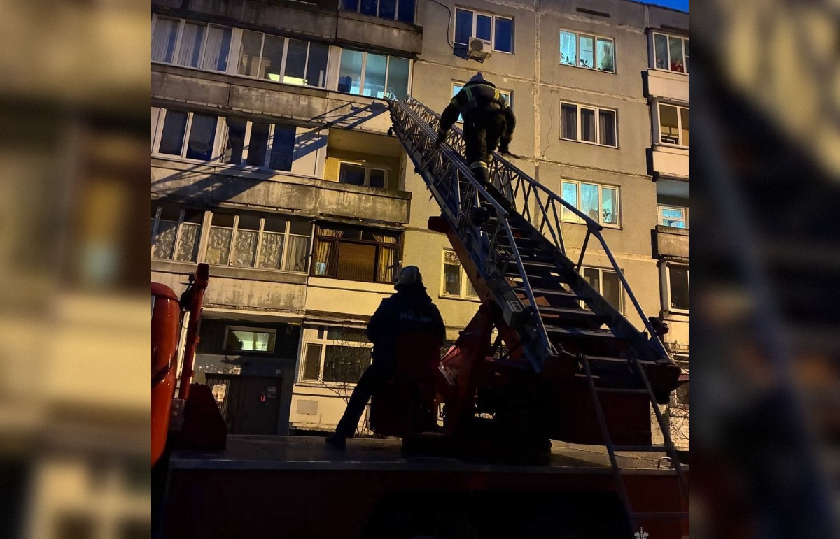 В Твери спасатели помогли папе попасть в квартиру, а маме выбраться из ванной Фото: МЧС по Тверской области