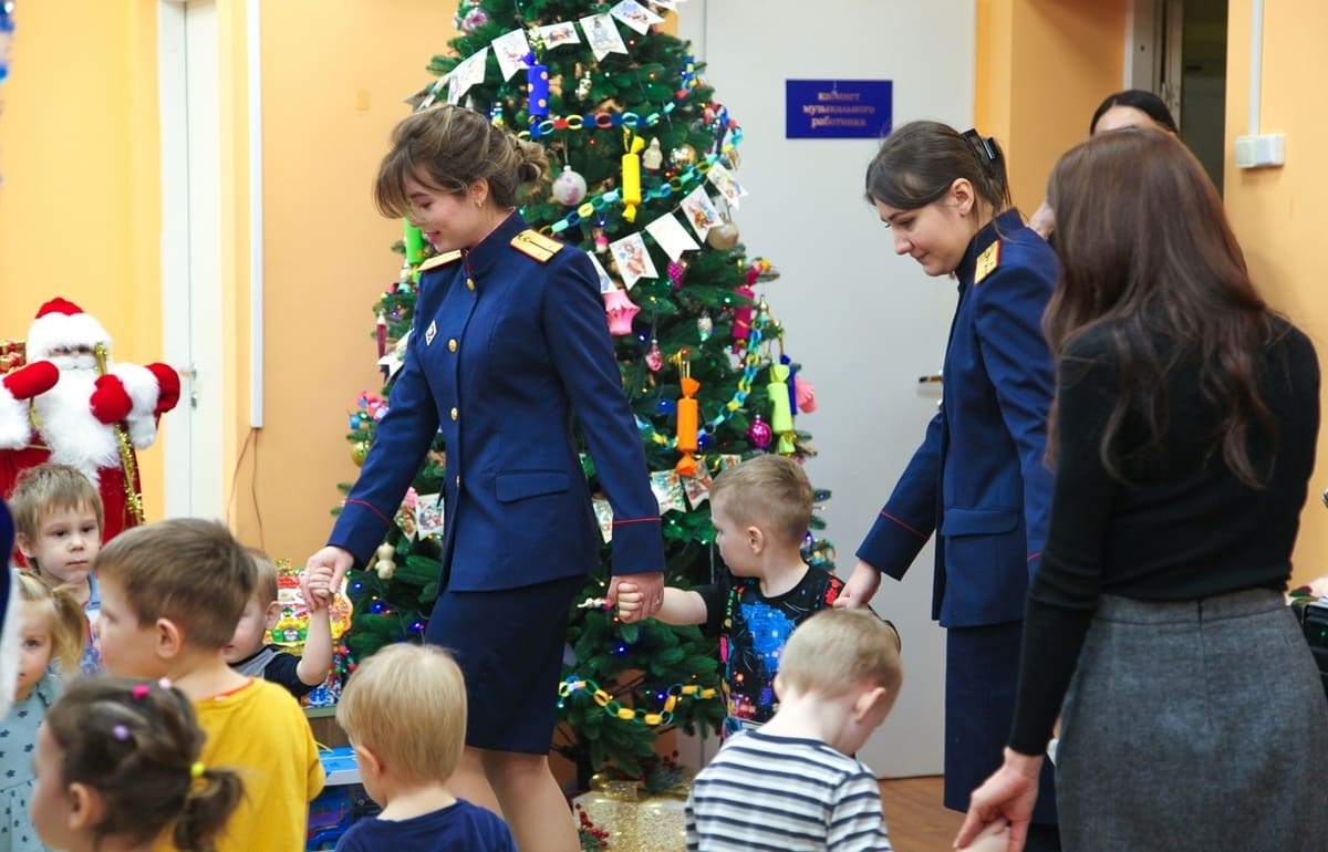 В Твери сотрудники СК поздравили с Новым годом воспитанников дома​ ребенка «Теремок» - новости Афанасий