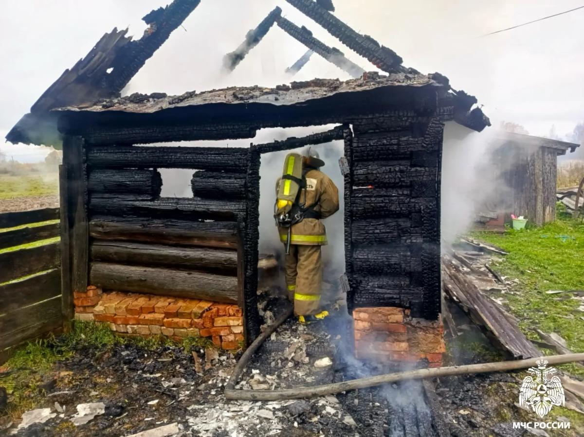 В Оленинском округе при растопке печи загорелась баня Фото: МЧС Тверской области