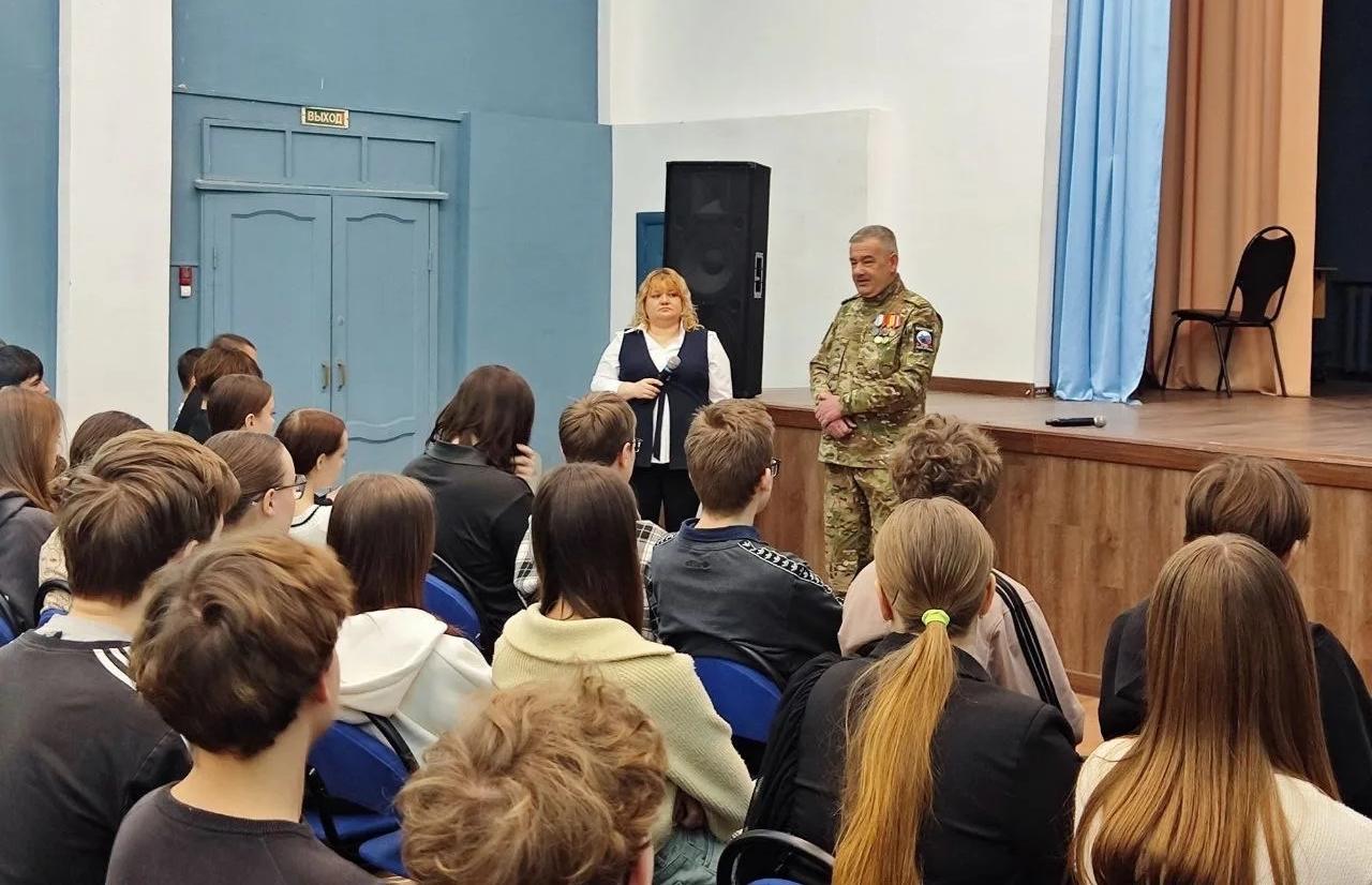 В Твери ветеран боевых действий рассказал студентам о пути защитника Отечества Фото предоставлено правительством Тверской области