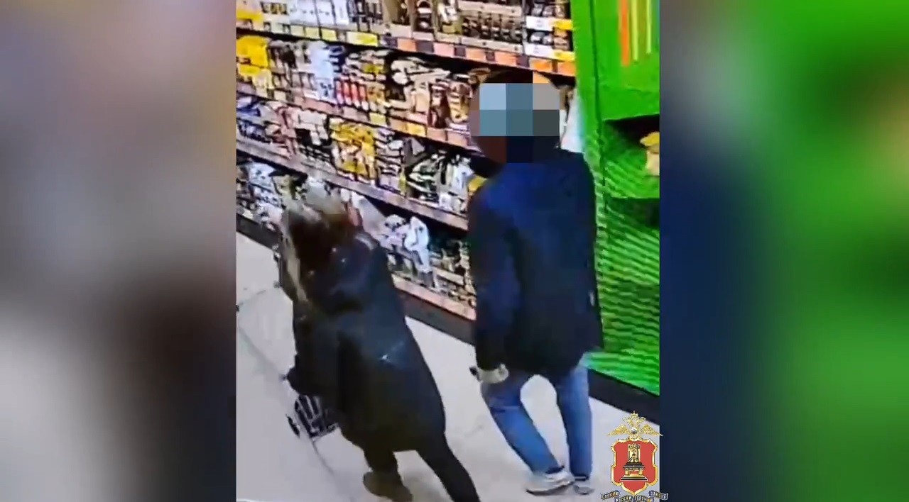В Конаково Тверской области очень голодная парочка пронесла мимо кассы супермаркета товар на 22 тысячи рублей Видео: УМВД России по Тверской области