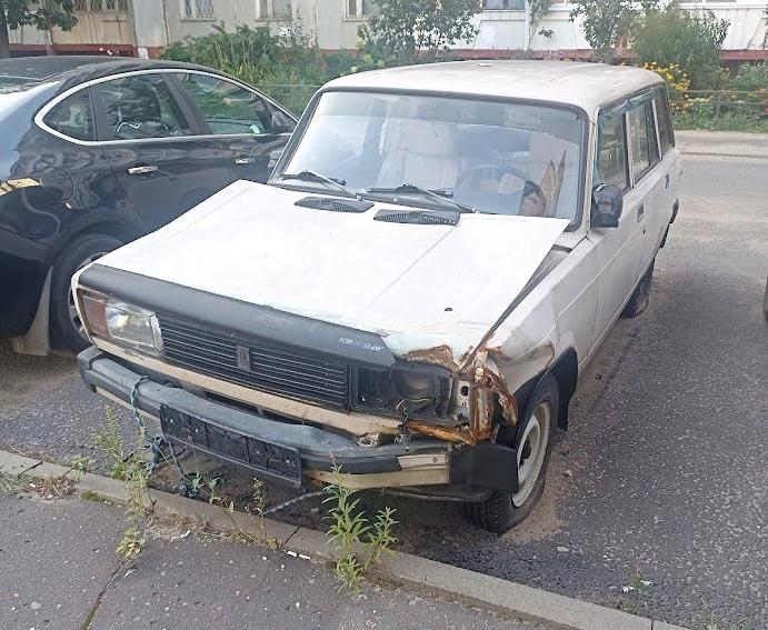 Администрация Центрального района Твери ищет хозяина ВАЗа, припаркованного на переулке Трудолюбия Фото: администрация Твери