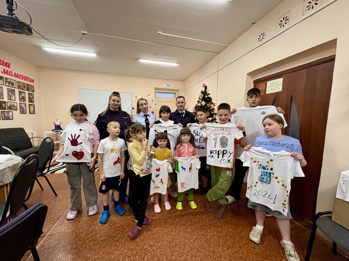 Полицейский Дед Мороз поздравил юных ржевитян в социально-реабилитационном центре Фото: Транспортная полиция