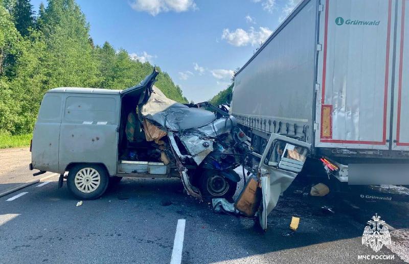 Фургон и грузовик столкнулись в Тверской области  - новости Афанасий
