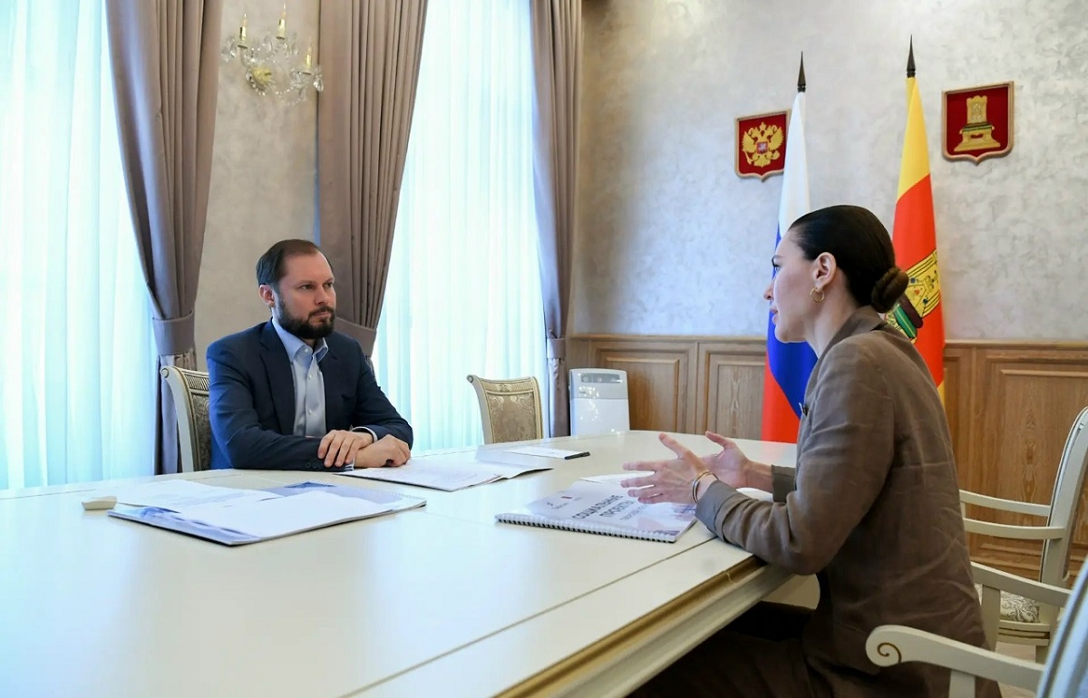 Виталий Королев и Алёна Аршинова обсудили реализацию новых инициатив в регионе  - новости Афанасий