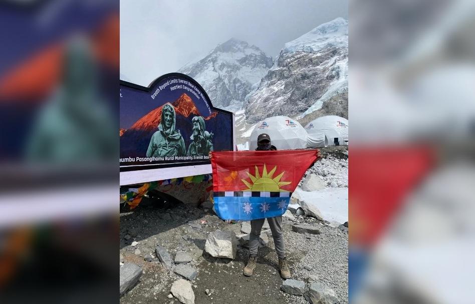 Флаг Редкино поднялся на Эверест - новости Афанасий