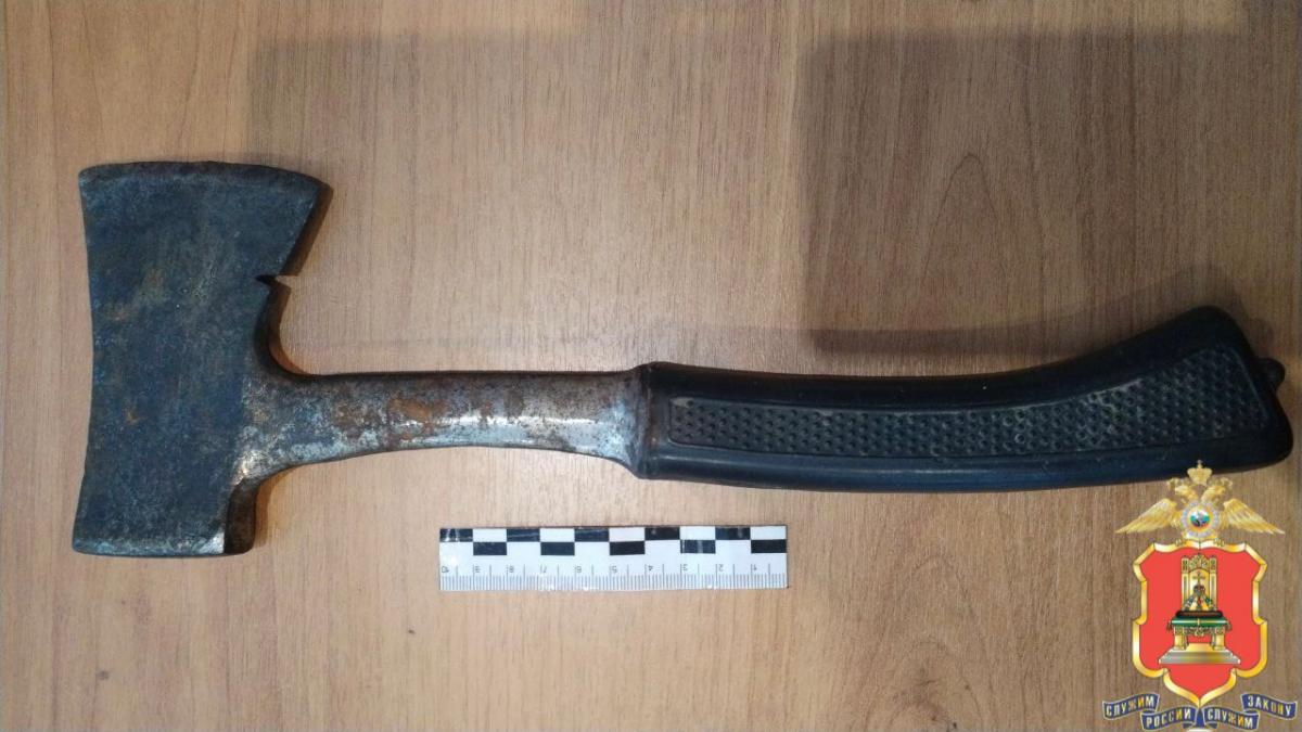 В Кашине мужчина с топором угрожал соседу убийством Фото: УМВД Тверской области