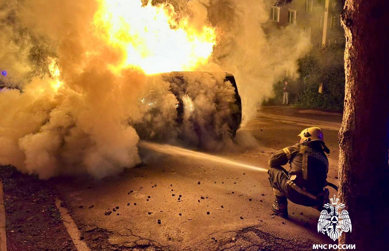 Поджог автомобиля в Ржеве попал на видео  - новости Афанасий