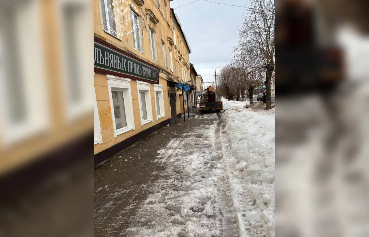 В Вышнем Волочке после падения наледи на прохожую возбуждено уголовное дело - новости Афанасий