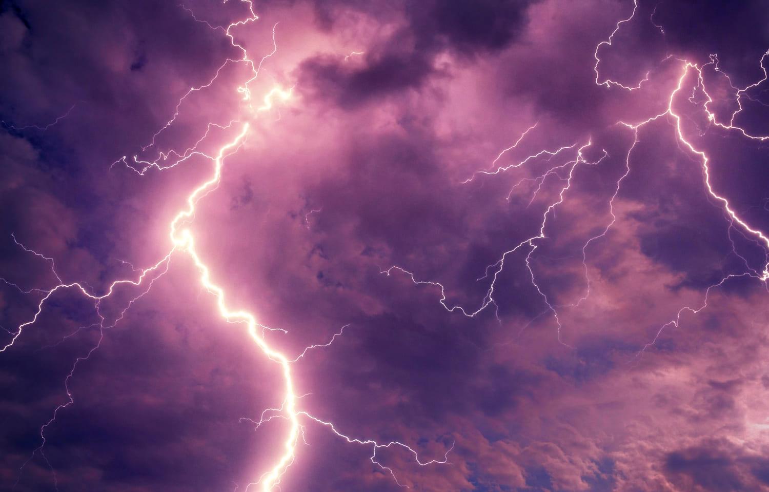 О грозах в Тверской области предупреждает МЧС Изображение от freepik