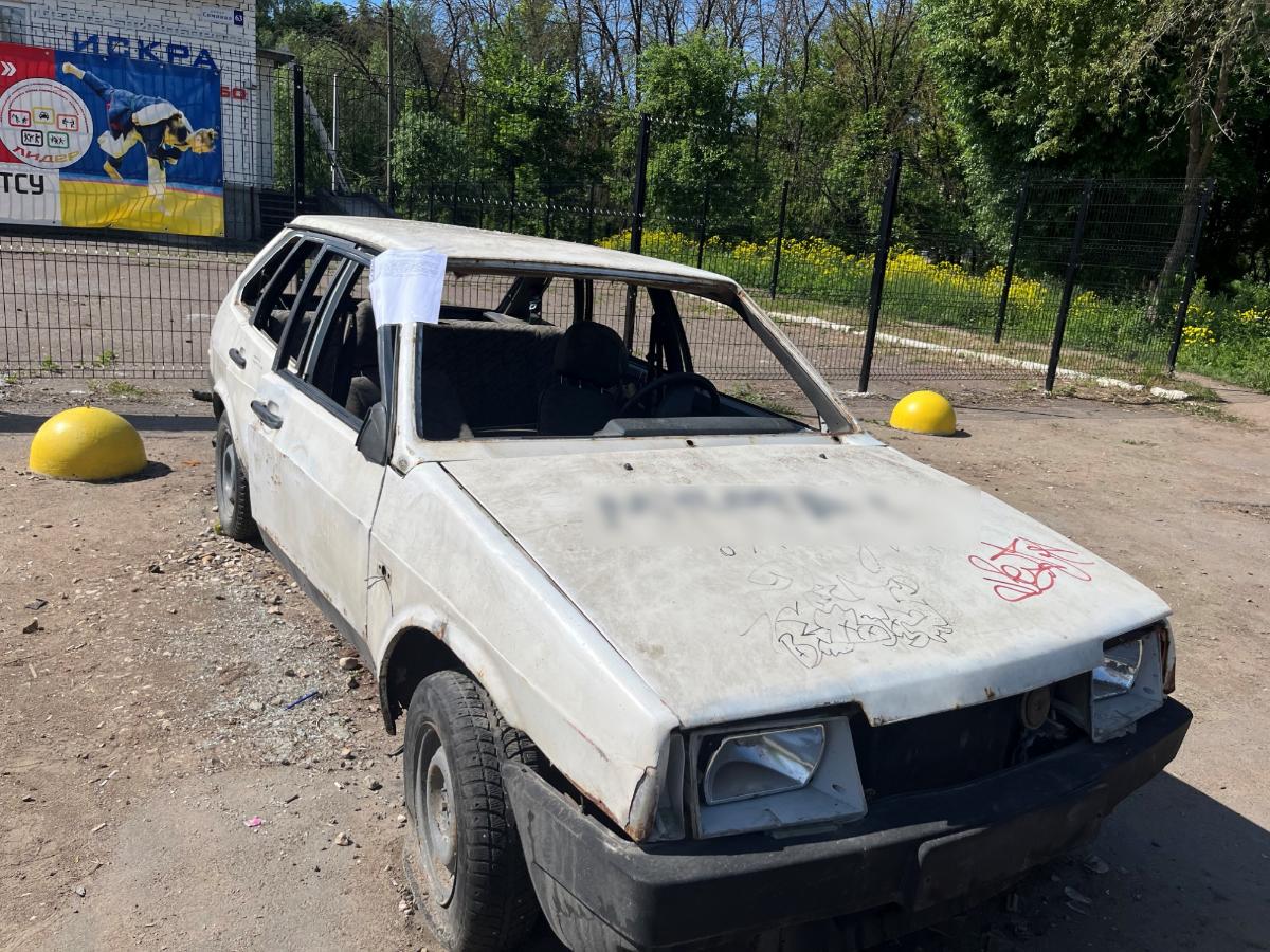 В Твери собираются эвакуировать автомобиль, изрисованный ругательствами Фото: Администрация Твери