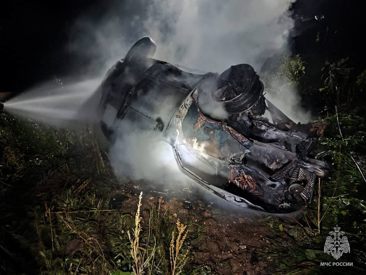 Автомобиль загорелся после ДТП на трассе М9 в Тверской области 