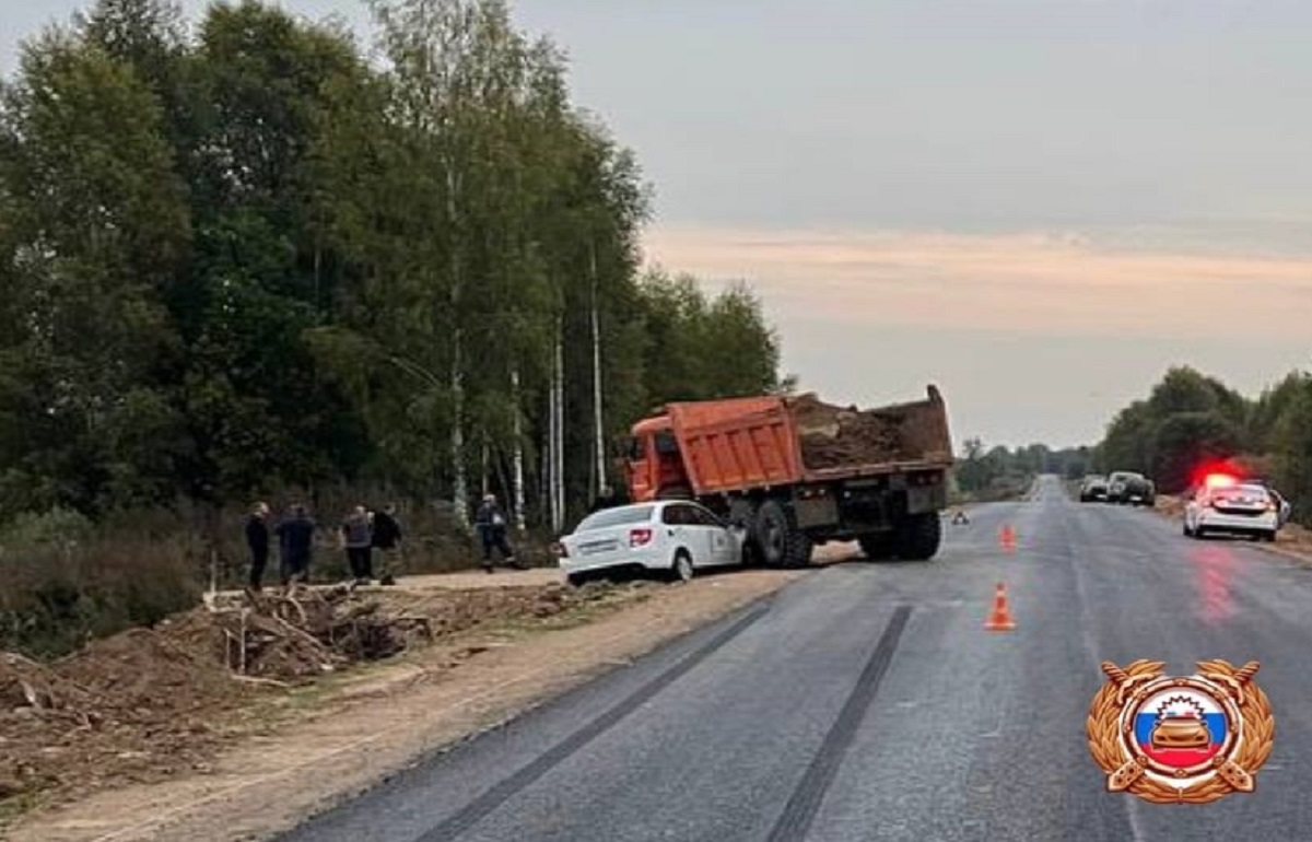 В Кашинском районе Лада Гранда протаранила Камаз - новости Афанасий