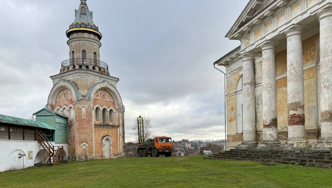 На территории Борисоглебского монастыря в Торжке прошли геологические изыскания Фото: Тверская епархия