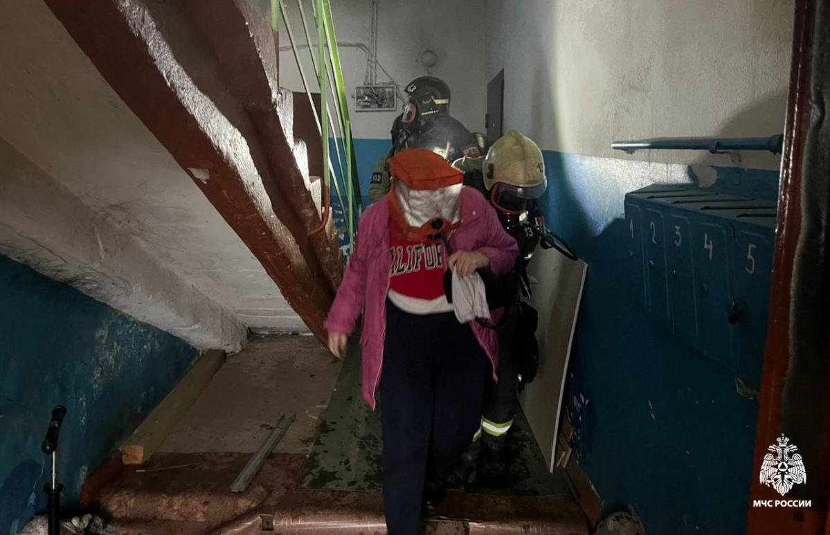 Пожарные эвакуировали жильцов многоквартирного дома в Торжке - новости Афанасий