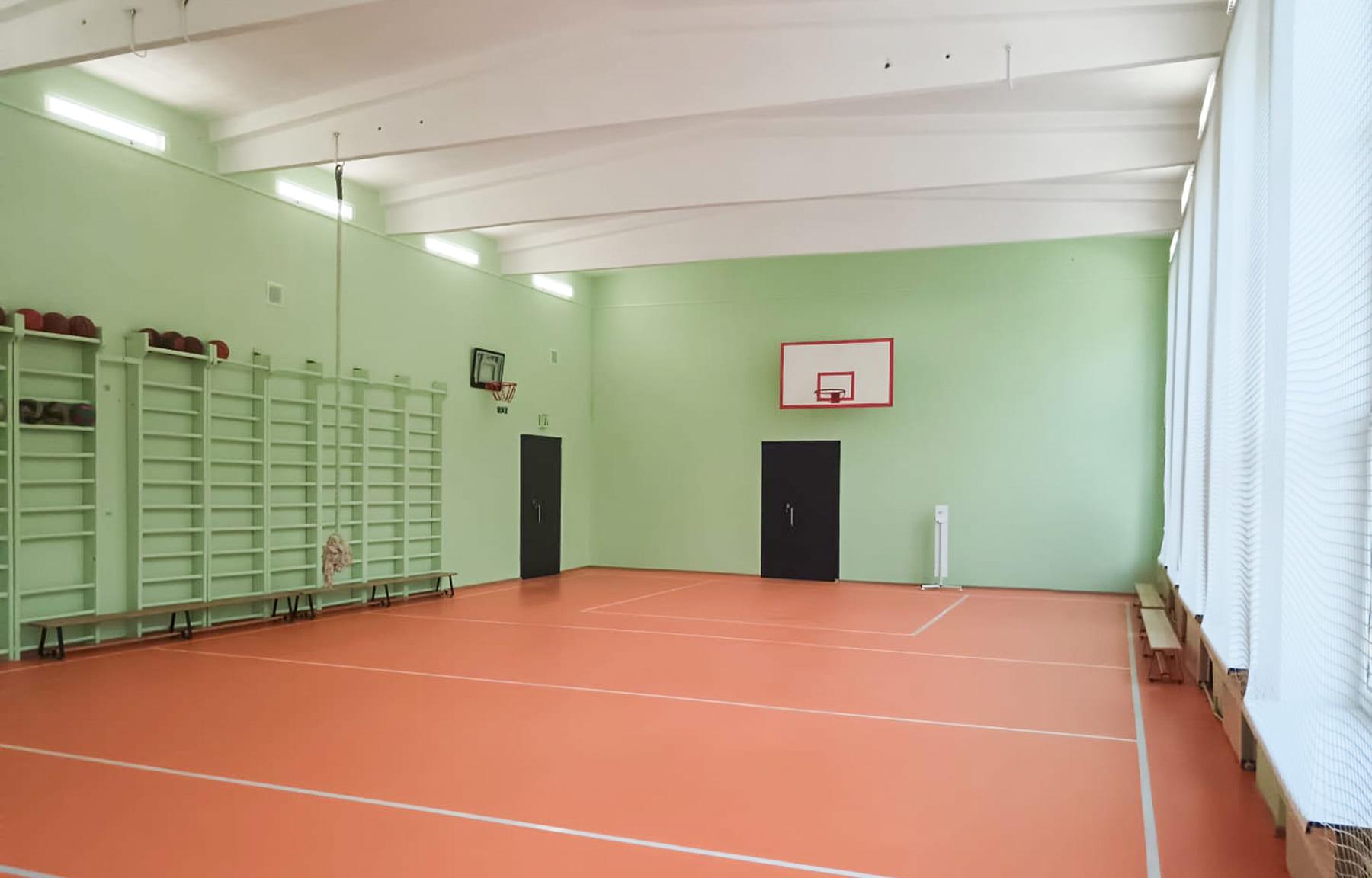 В Жарковской школе №1 по поручению Губернатора Игоря Рудени отремонтирован спортивный зал - новости Афанасий