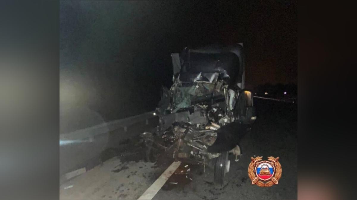 На М10 под Тверью столкнулись Камаз и Газель Фото: ГАИ