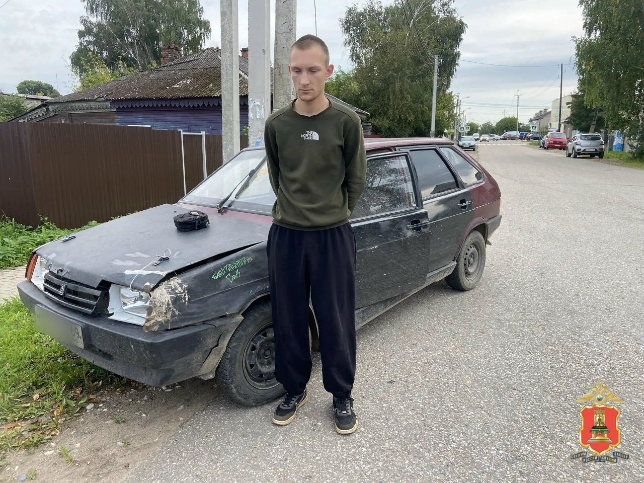 В Старице водитель пытался избавиться от сумки с «травой» на глазах инспекторов ДПС Фото: УМВД по Тверской области