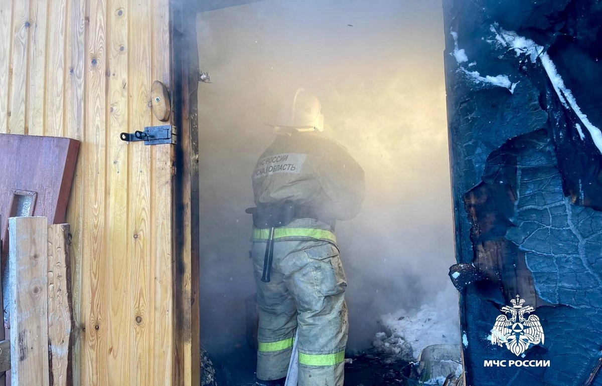 В Лесном районе огнеборцы спасли дом, успев потушить постройку - новости Афанасий