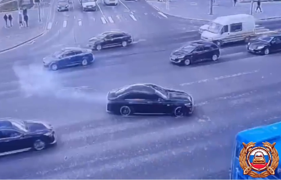 Задержанный в Твери дрифтер показывал трюки в составе свадебного кортежа Видео: ГАИ