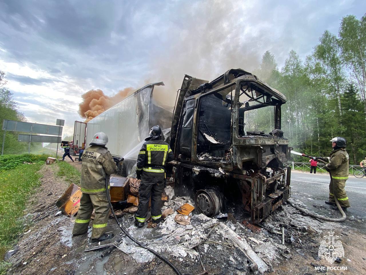 На трассе М9 под Ржевом сгорела фура 