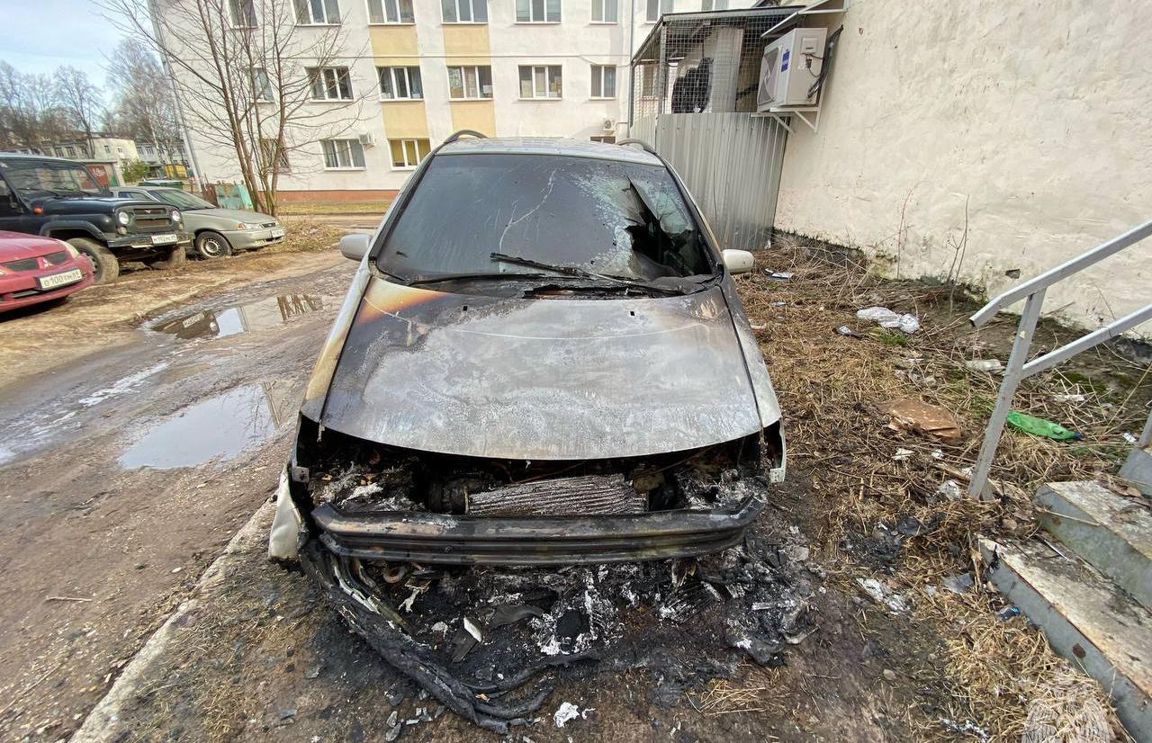 В Конаково на улице сгорела легковушка - новости Афанасий