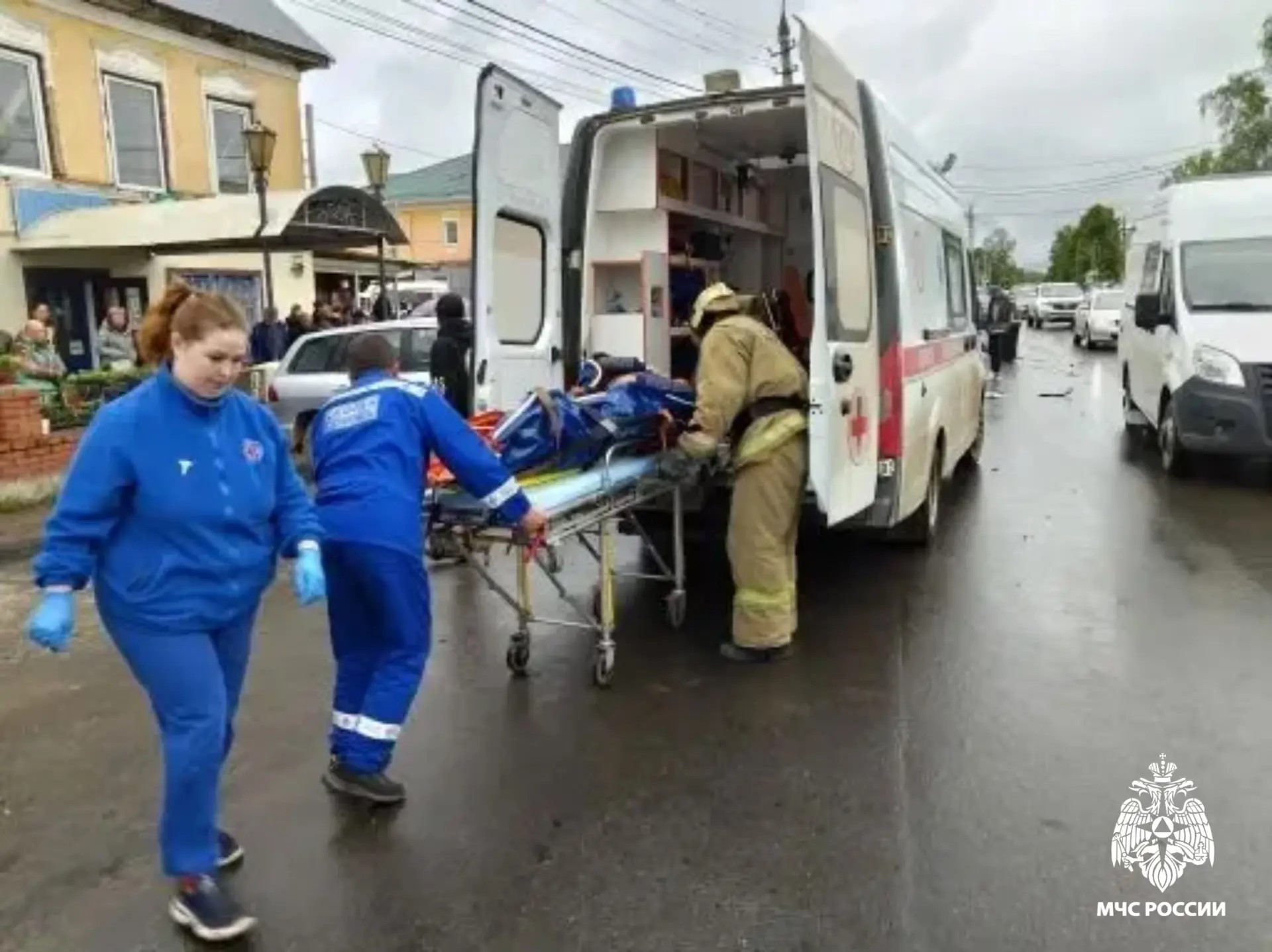 В Торжке Тверской области в массовом ДТП пострадали два человека Фото: ГАИ, МЧС
