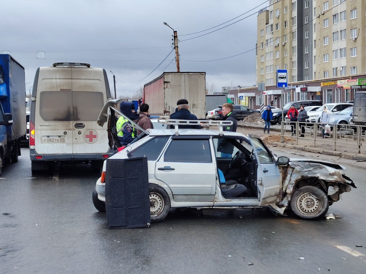 В Твери в столкновении трех автомобилей пострадал 10-летний ребенок Фото: Госавтоинспекция Твери