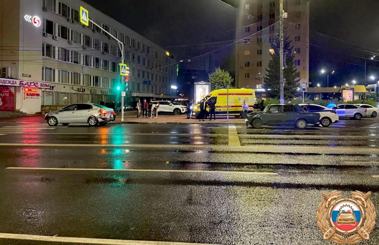 Один человек пострадал в ДТП на площади Капошвара в Твери  - новости Афанасий