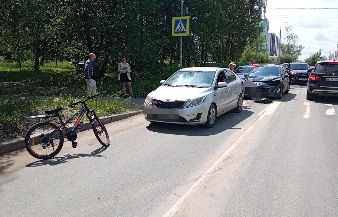 В Твери на бульваре Гусева автомобиль после ДТП сбил девочку-пешехода - новости Афанасий